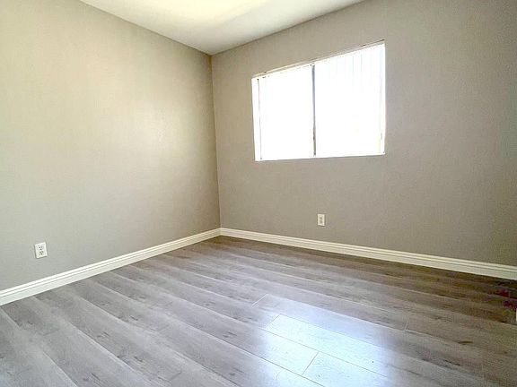 4th image of 25880 Dartmouth St APT 4