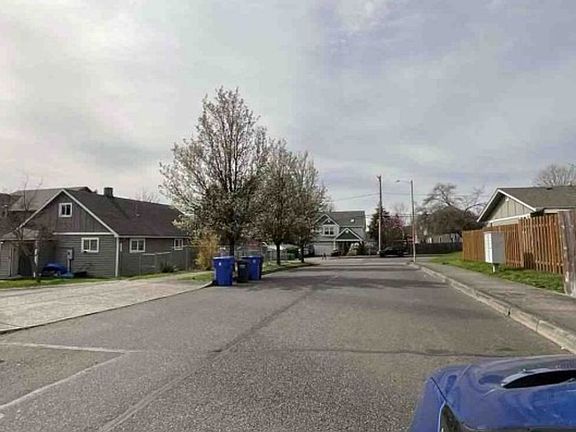 Exterior Neighborhood (street photo)