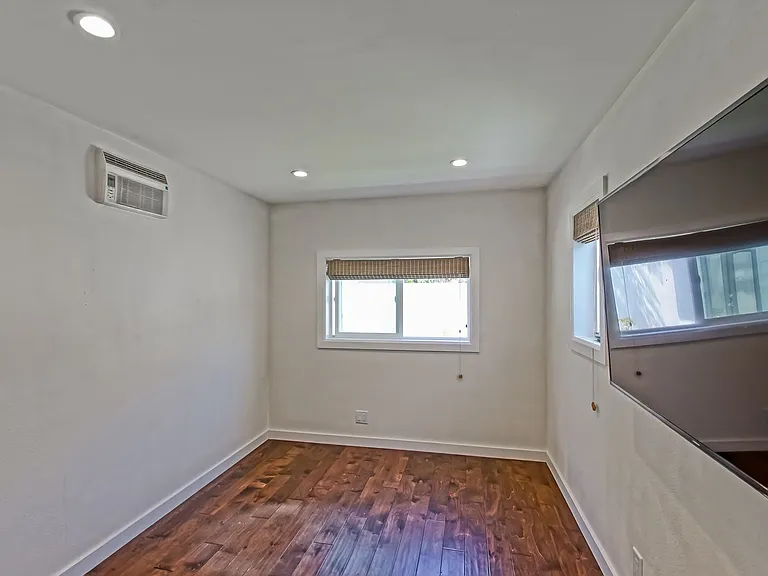 2621 Mathews Ave — Photo 39