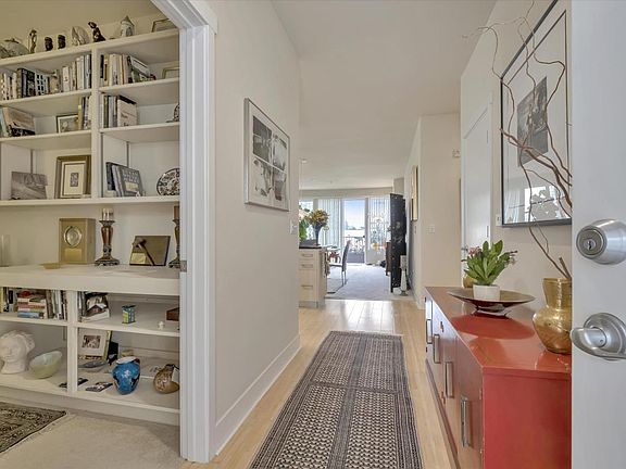 5th image of 2030 N Pacific Ave Unit 311