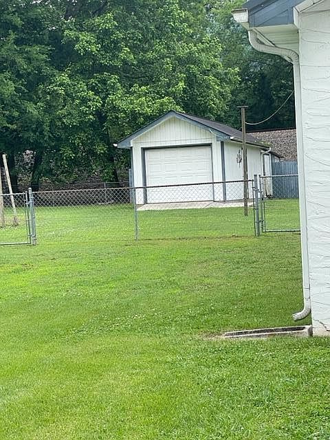 2nd image of 10531 Walden St