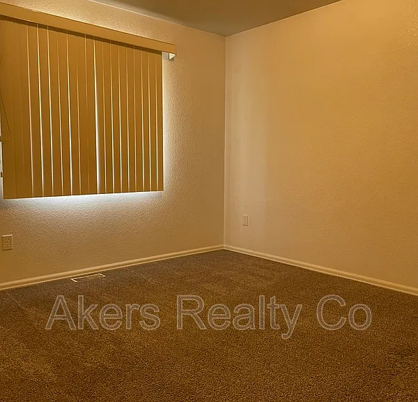 2726 Poplar St #B — Photo 9