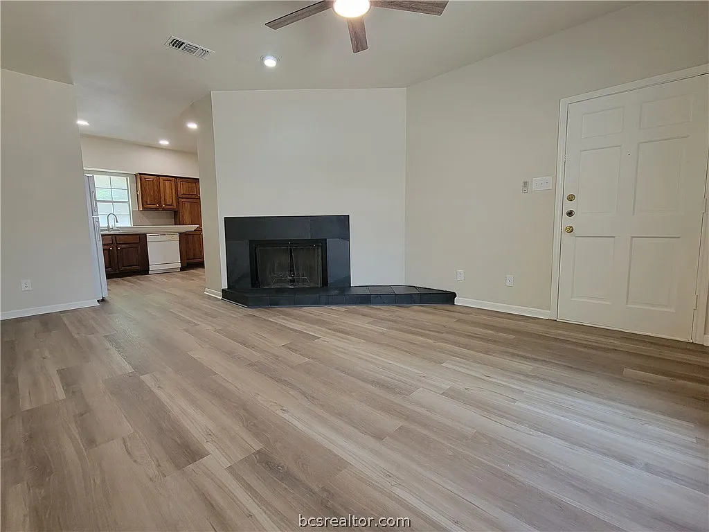 1 bed, 728 sqft, $1,200 — Photo 3