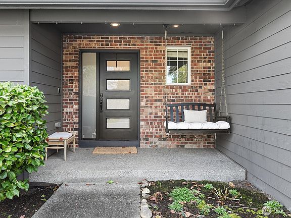 2nd image of 319 118th Drive NE