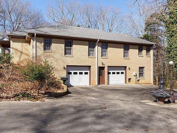 4th image of 708 Dogwood Ln SW