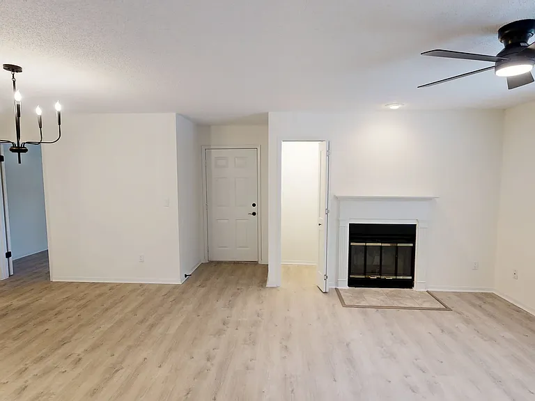 Azalea - R - Dining Room-Living Room