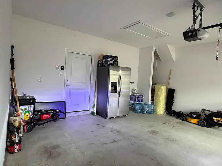208 Flowers Ave — Photo 18
