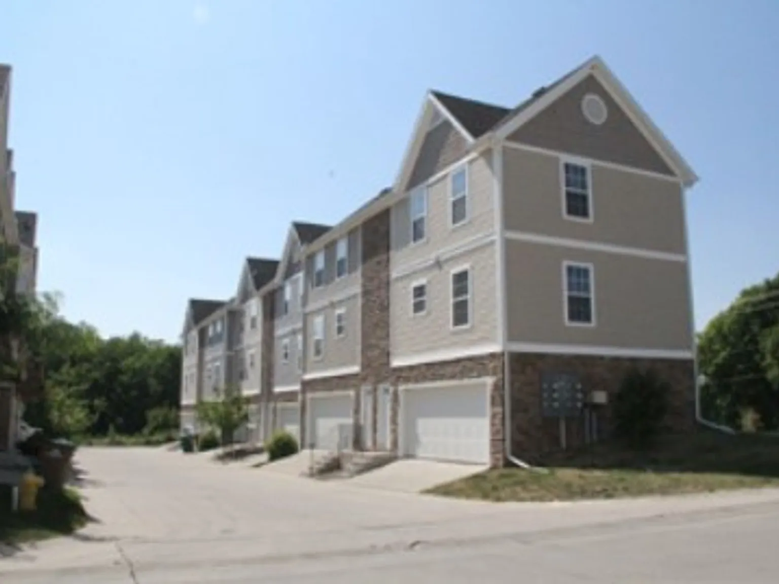 2 Bedroom 2 Bathroom Town House - Interior Unit — Photo 4