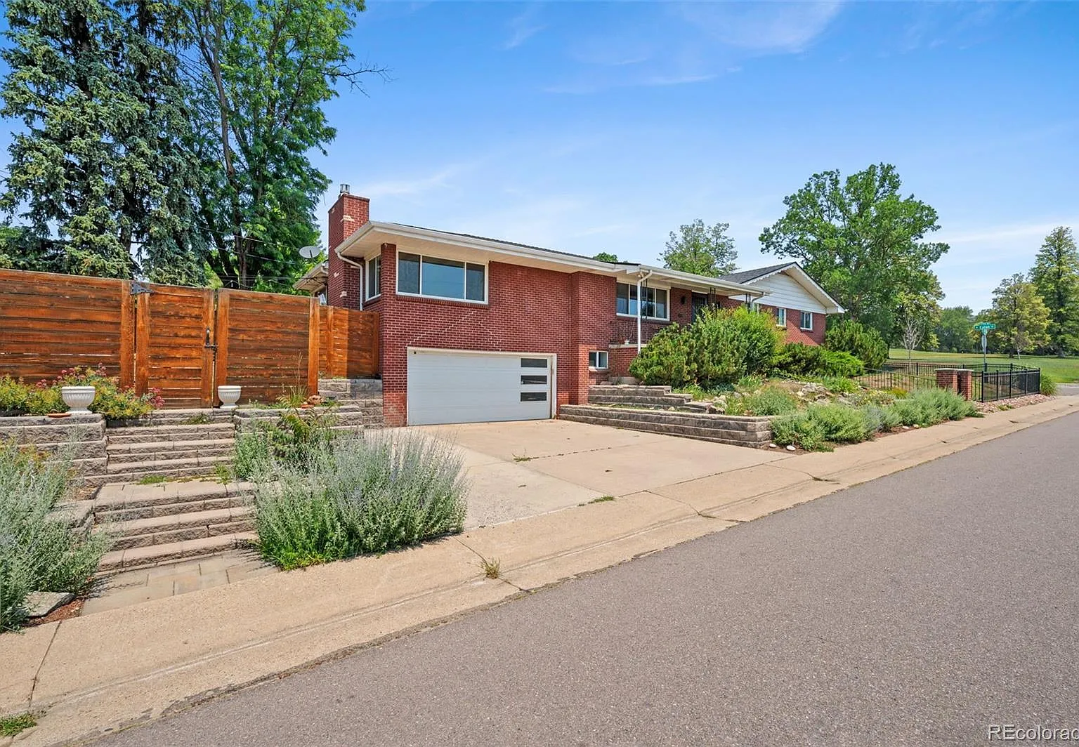 4 bed, 3.0 bath, 2883 sqft, $4,295 — Photo 3