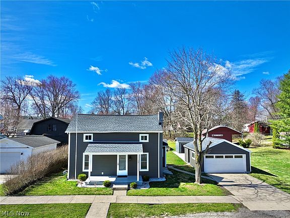 2nd image of 124 2nd Ave NW