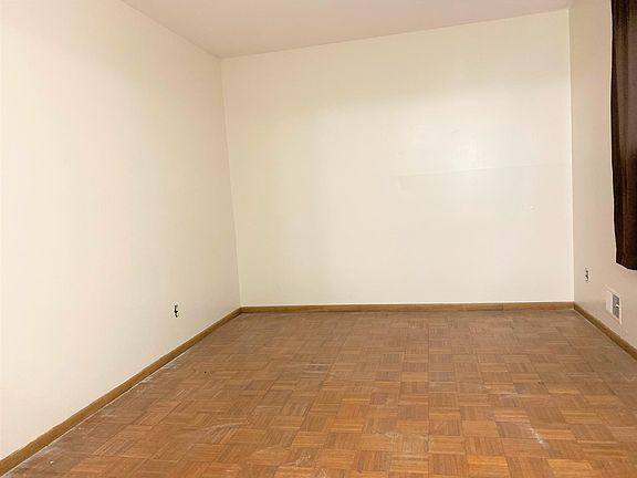 4th image of 343 Kell Ave