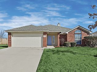 716 Creekview Dr, Burleson, TX 76028