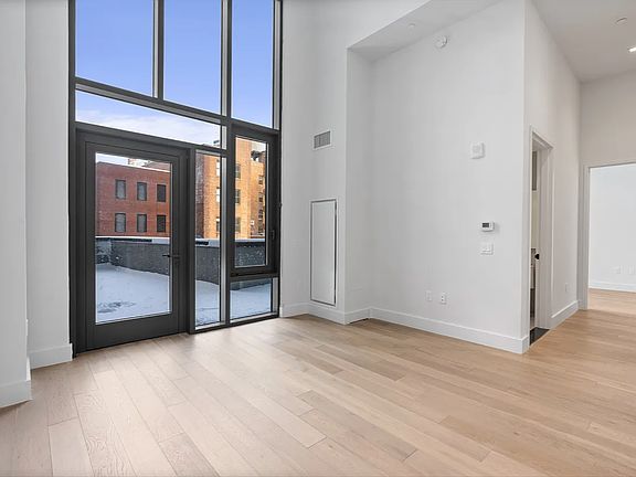 4th image of 92-27 160th St #316