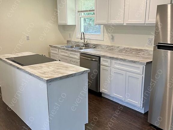 3rd image of 631 Linda Ln