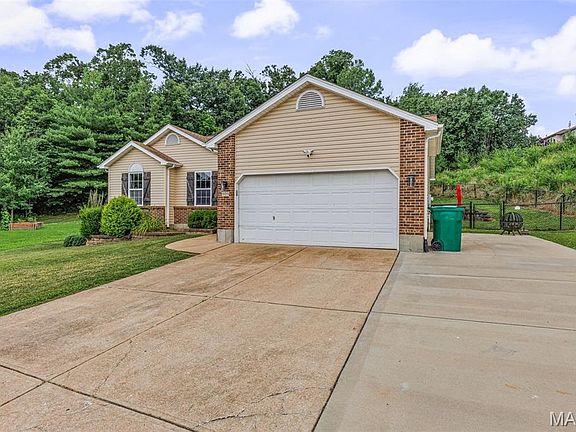 4th image of 909 Spalding Ct