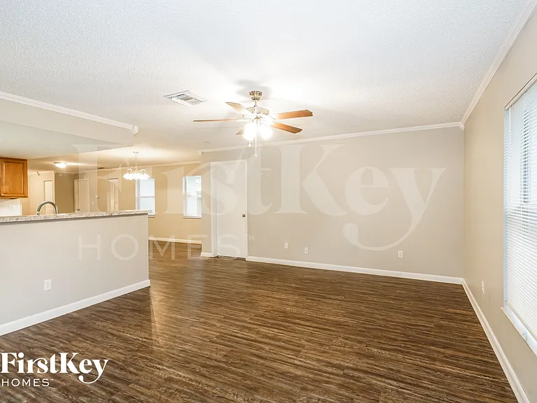 812 W Sligh Ave — Photo 4