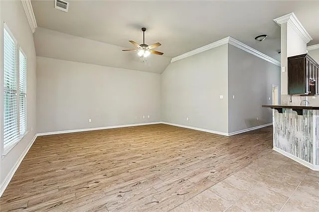 3 bed, 2.0 bath, 1690 sqft, $2,000 — Photo 3