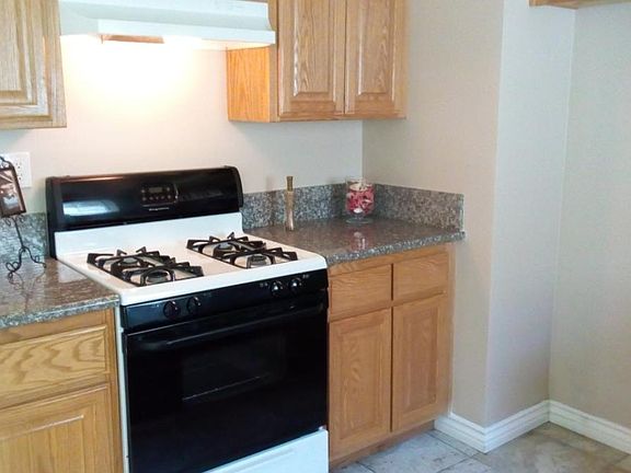 4th image of 812 W Huntington Dr APT 7