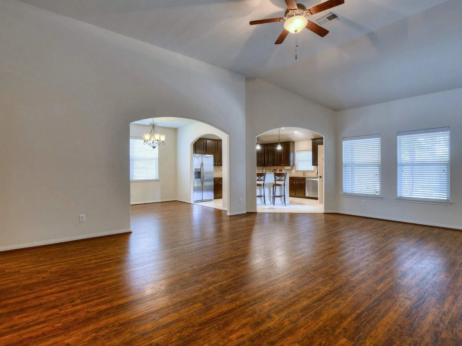 3 bed, 2.0 bath, 1847 sqft, $2,200 — Photo 4
