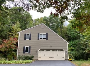 3 Bears Den Dr, Sunderland, MA 01375