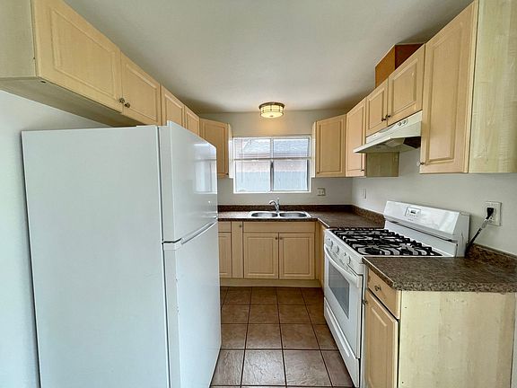 2nd image of 4251 Marlborough Ave APT 1