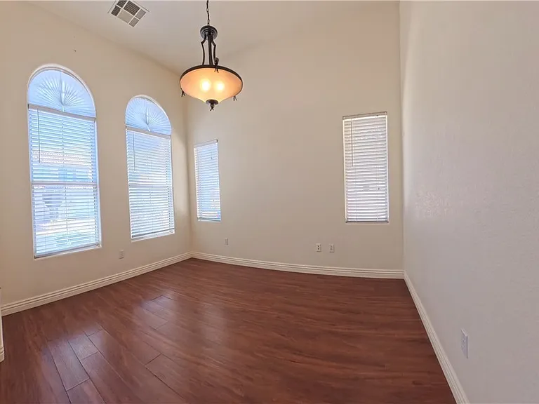 7776 Littondale St — Photo 10
