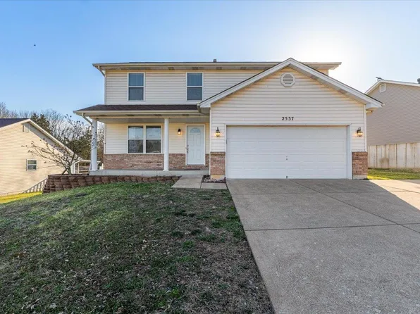 2537 Castle Pines Dr, Imperial, MO 63052