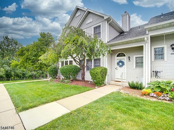 3rd image of 208 Harvard Dr