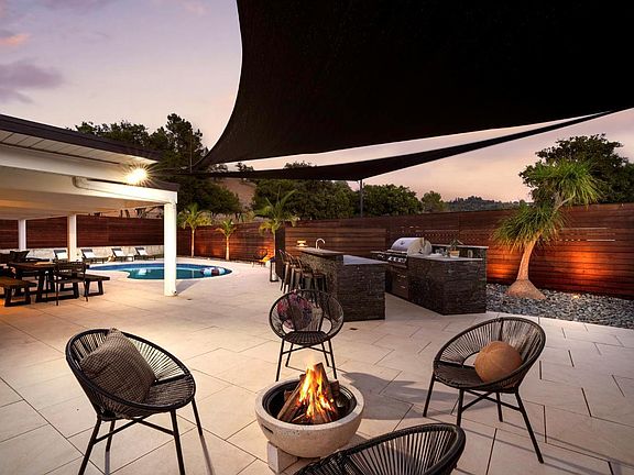 3rd image of 400 Nova Albion Way