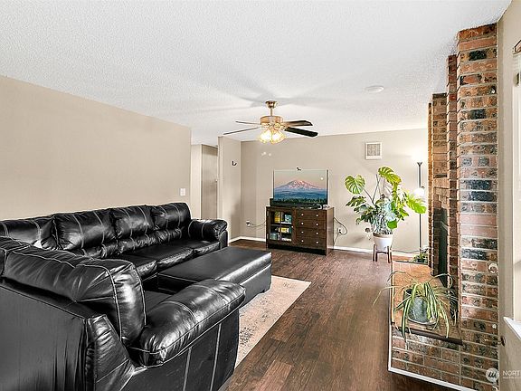 5th image of 15923 86th Avenue Ct E
