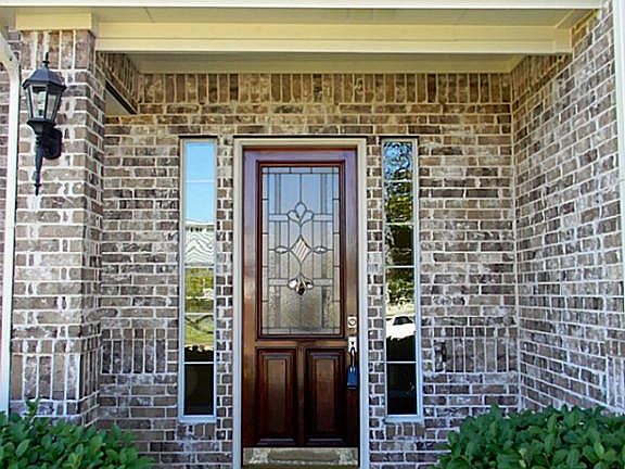 Greet your family and friends at the front door with frosted glass and natural lighting.