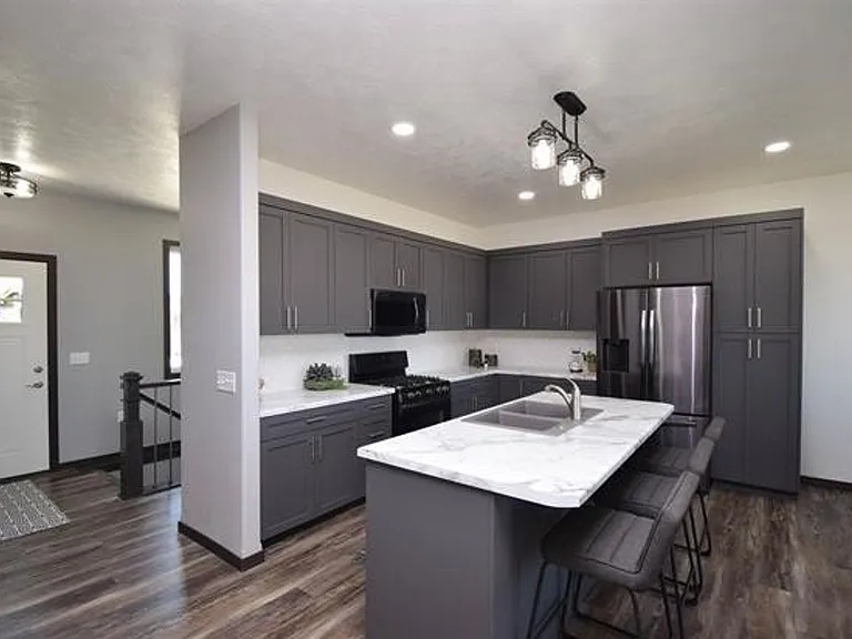 416 E Cairos Pl — Photo 3