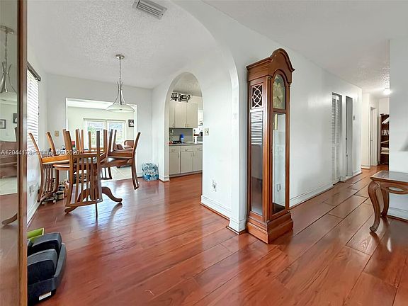 5th image of 19411 SW 117th Ave