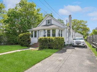 186 Falcon Ave, Patchogue, NY 11772