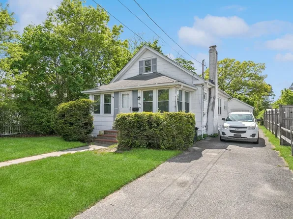 186 Falcon Avenue, Patchogue, NY 11772
