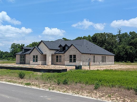 2nd image of 270 Seguin Dr
