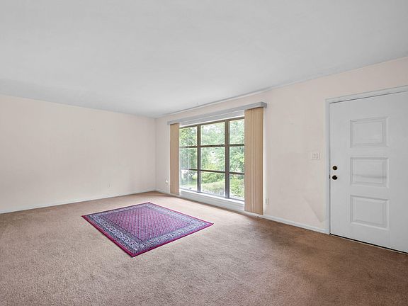 4th image of 708 Claremont Cir