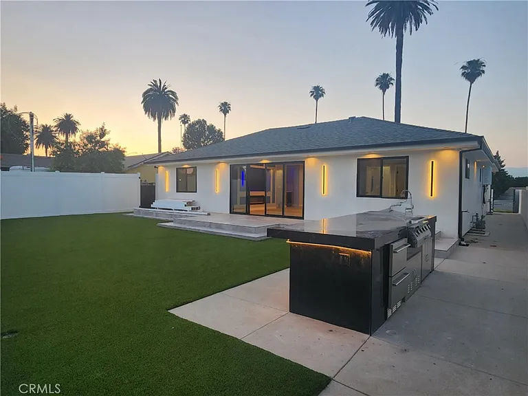 20522 Sherman Way — Photo 41