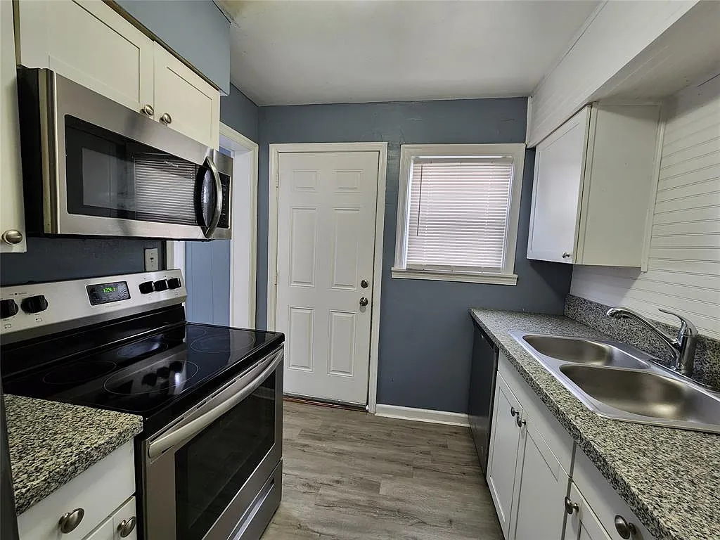 2012 Glenridge Dr photo 1