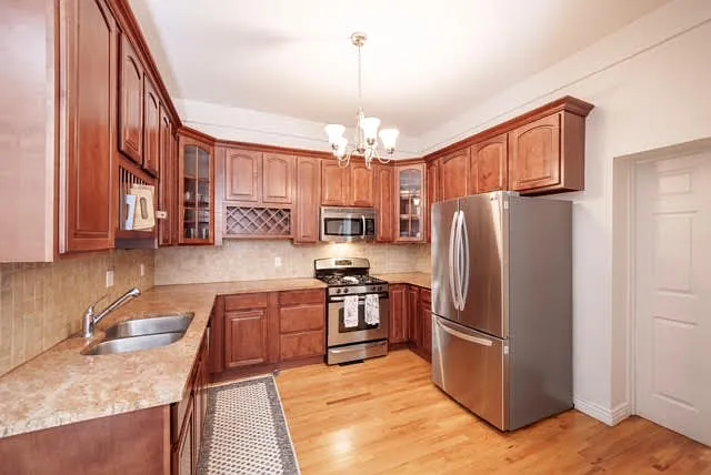 3 bed, 2200 sqft, $4,500 — Photo 4