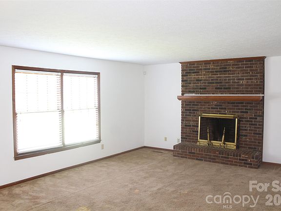 5th image of 205 Inglewood Dr