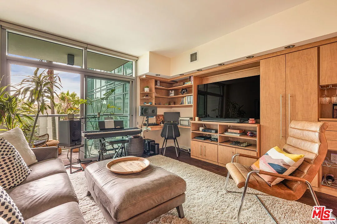 1 bed, 1.0 bath, 814 sqft, $4,250 — Photo 1