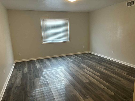 5th image of 7201 Melrose Ln #32