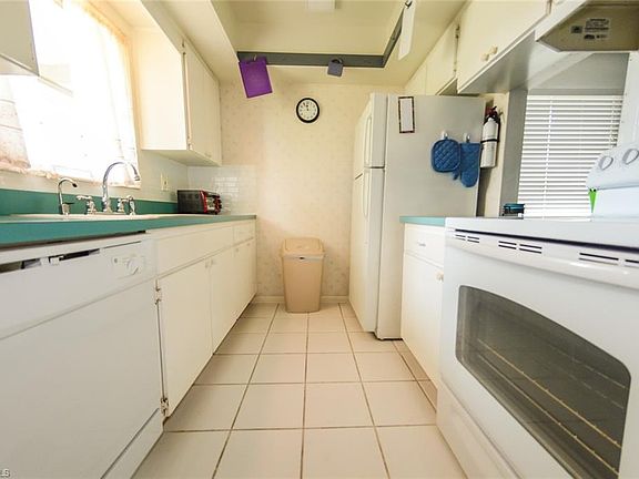 3rd image of 2310 E 5th St