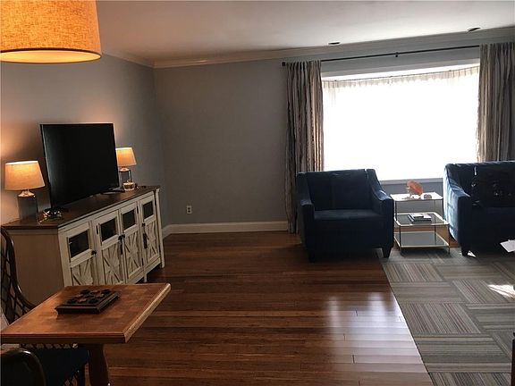 3rd image of 3211 Vista Dr