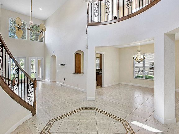3rd image of 3513 Collonade Dr