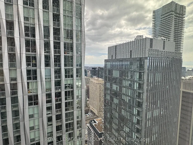 11 Yorkville Ave #4906 — Photo 3