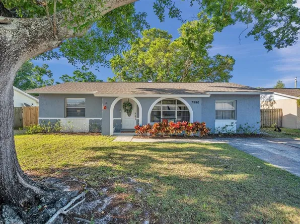 7990 Aberdeen Cir, Largo, FL 33773