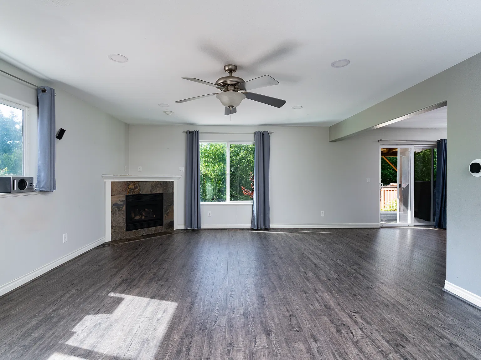 858 E Kellogg Rd — Photo 4