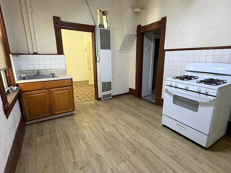 1827 S Ruble St #1R — Photo 7